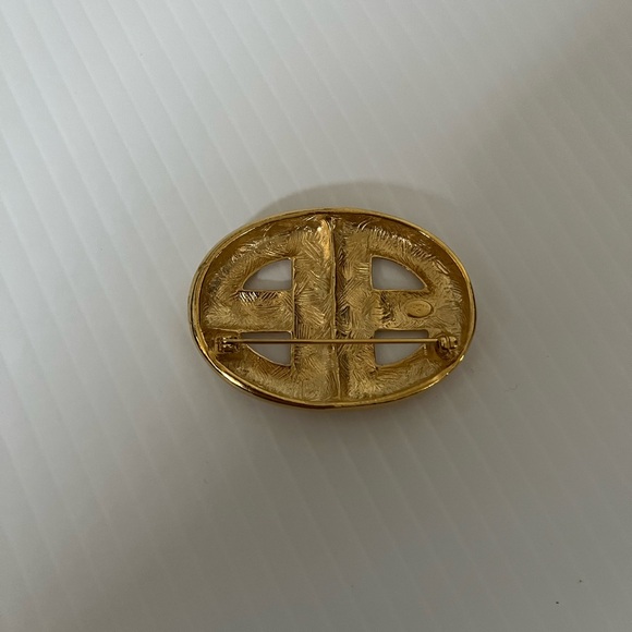 Vintage Givenchy double G logo brooch - Picture 5 of 6